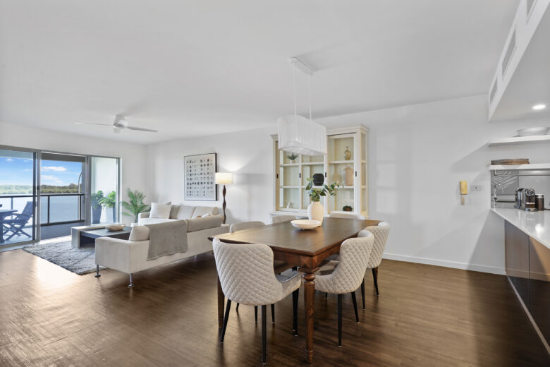 deluxe 2 bedroom apartment