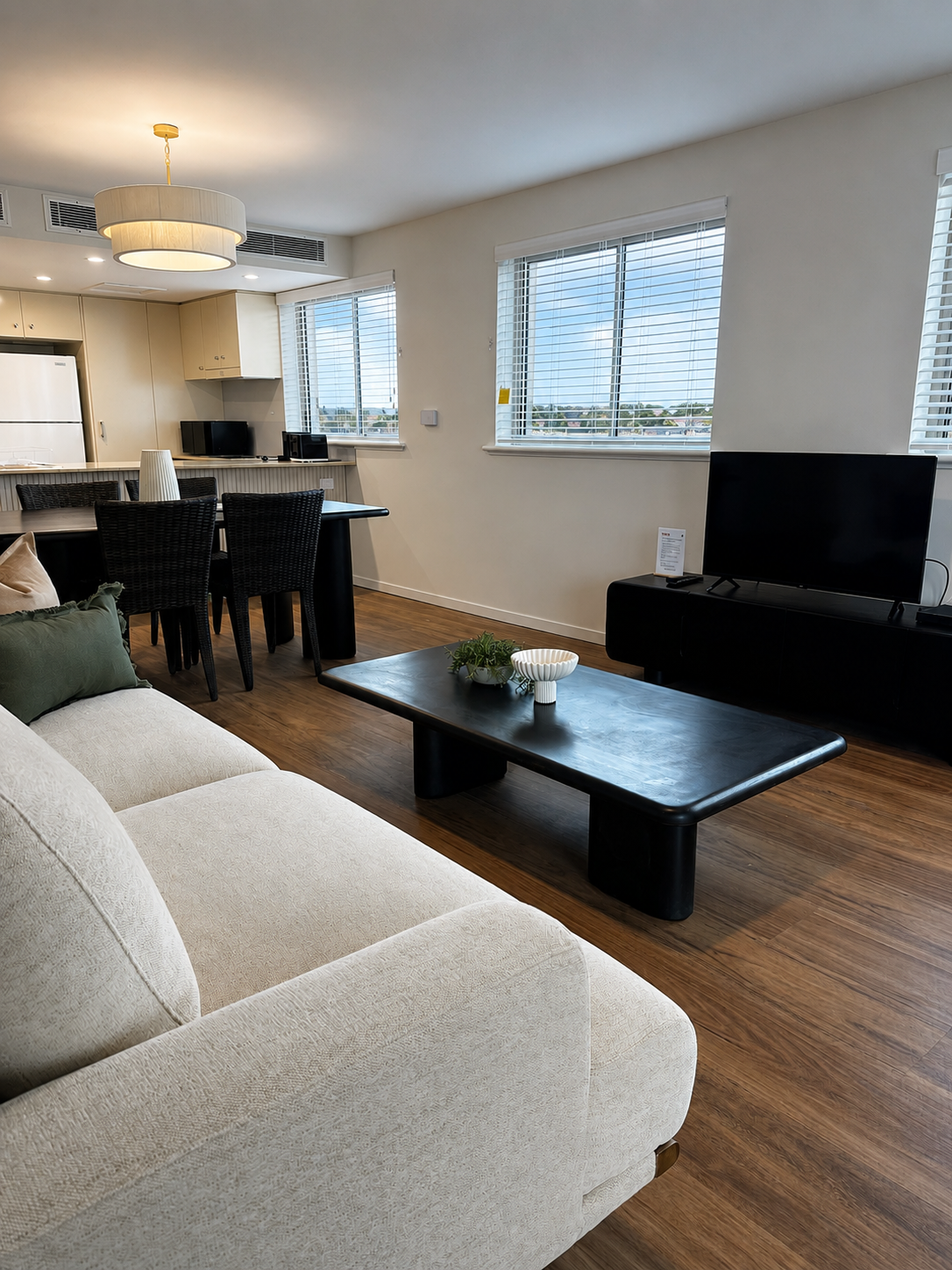 LOUNGE ROOM 4